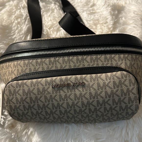 Brandnew MK Men’s Beltbag - Picture 2 of 4